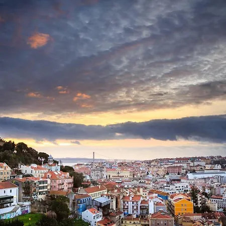 Romantichome At Alfama's Heart